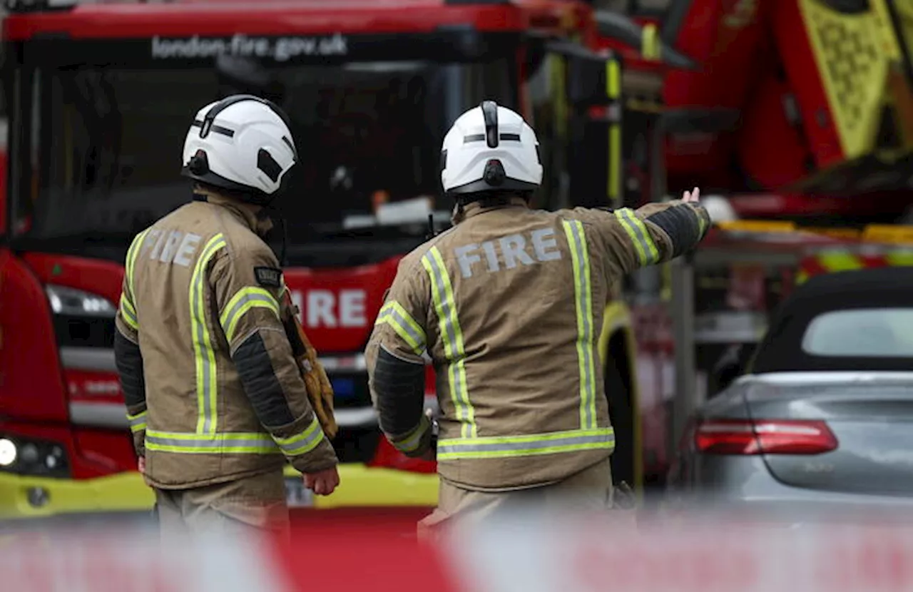 Incendio in un palazzone ad est di Londra, 2 feriti