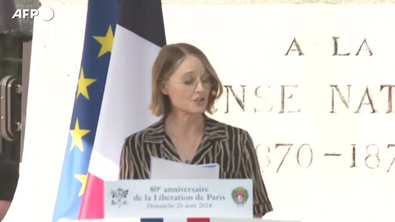 Parigi, Jodie Foster rende omaggio ai 'Compagni della Liberazione'