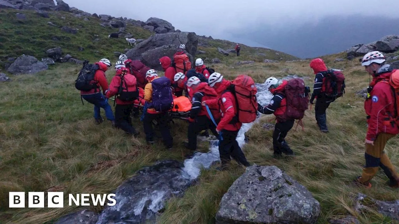 Mountain rescue team praises walkers who helped person on Scafell Pike