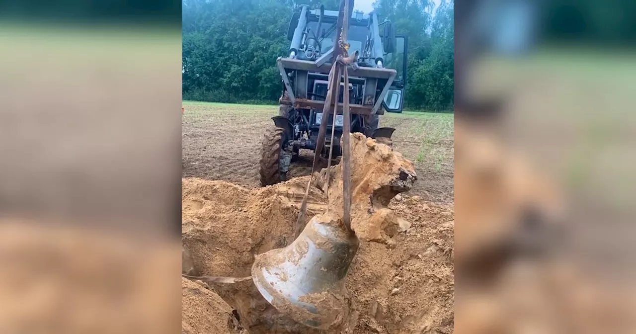 Landwirt versteckt Kirchenglocke vor Russen