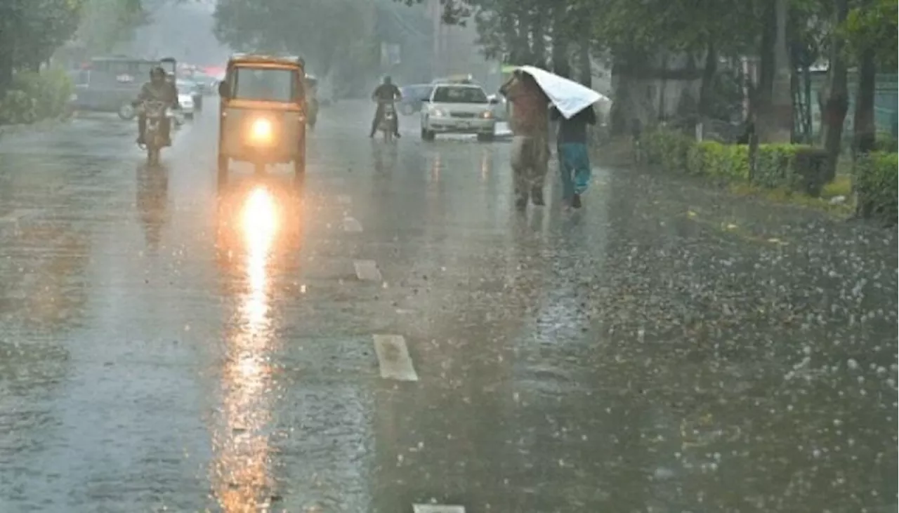 Heavy rains, strong winds sweep through many parts of Karachi