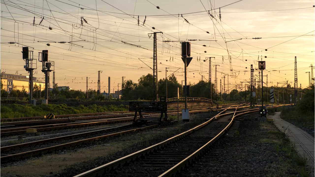 Elektrifizierung Bahn Hof - Regensburg: Erstes Stück geht voran