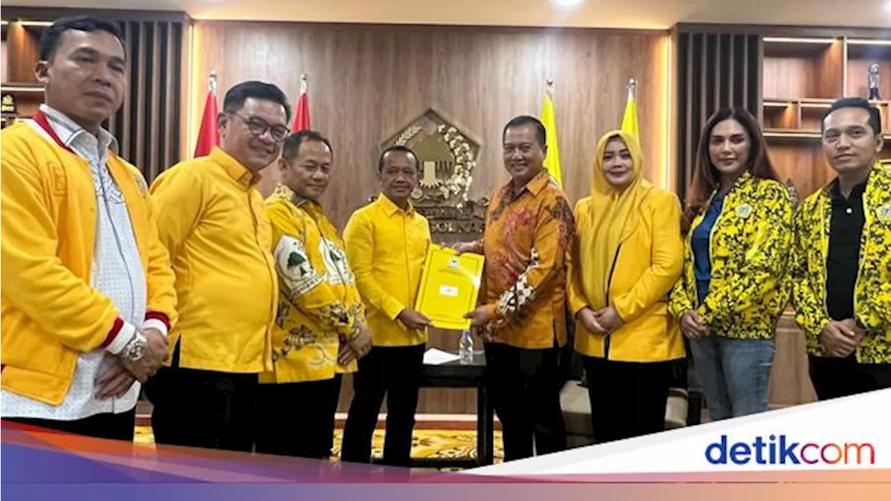 Bahlil Serahkan Rekomendasi Golkar untuk Iqbal-Dinda di Pilgub NTB