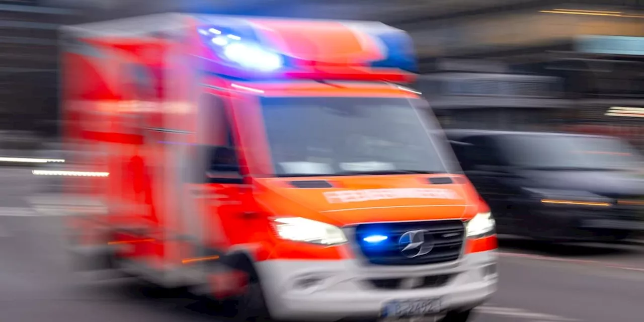 Auto rast in Pizzeria und verletzt mehrere Personen schwer