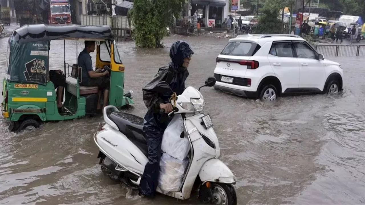 Gujarat Rain Alert: गुजरात में सभी प्राइमरी स्कूल बंद, भारी बारिश के बाद रेड अलर्ट