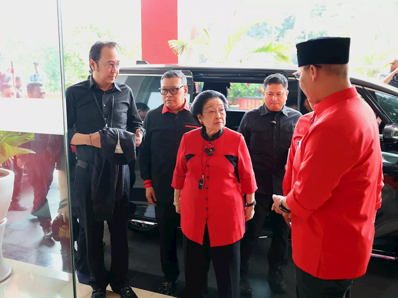 Megawati Tiba di Kantor DPP PDIP, Anies dan Airin Bakal Diumumkan Sebagai Cakada?