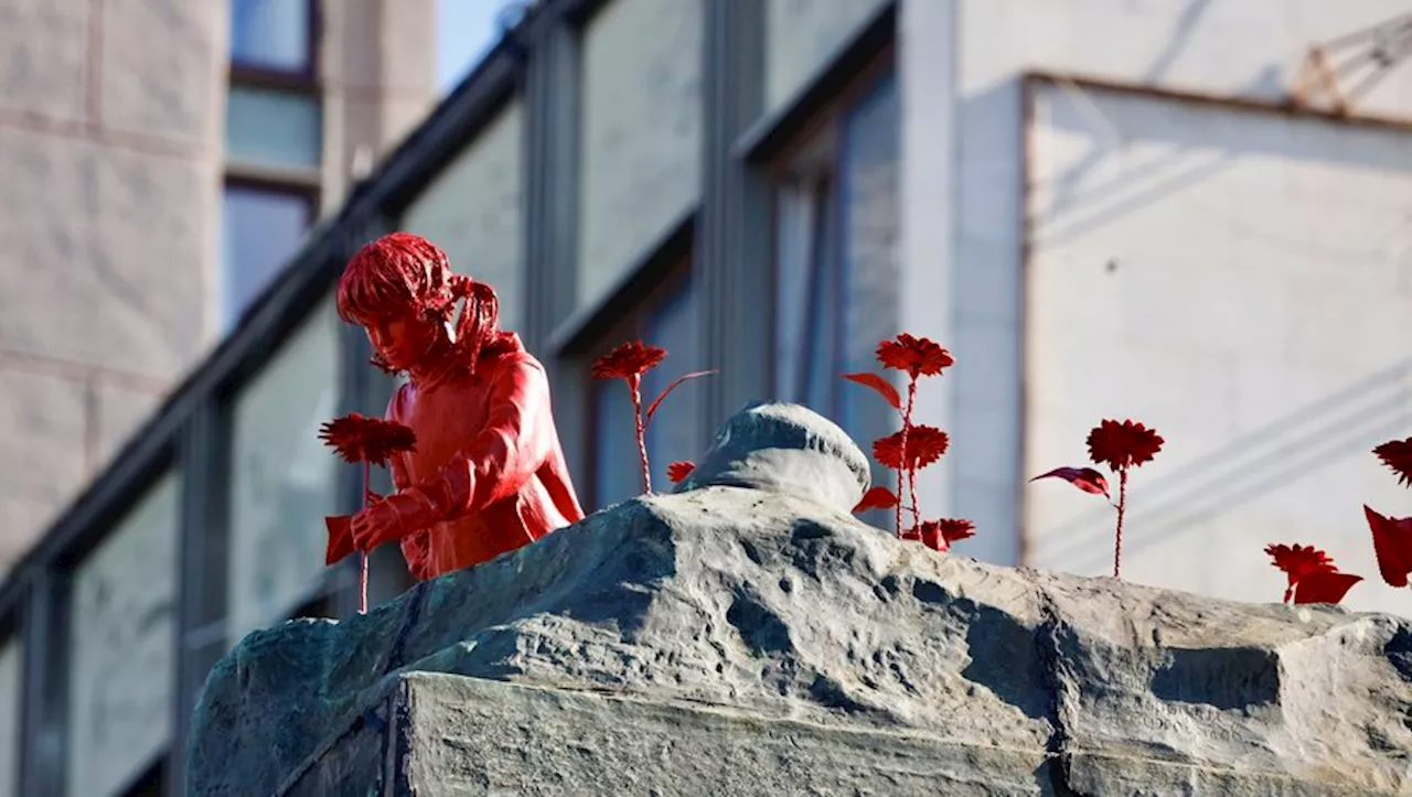 Quelle est cette sculpture que le célèbre artiste de rue toulousain James Colomina a installée à Kiev sans aut