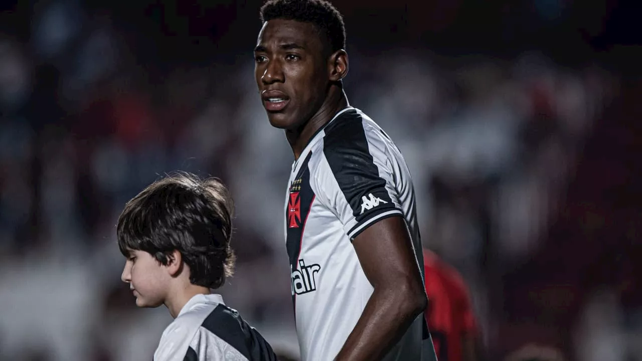 Com Léo no banco, Vasco divulga escalação para encarar o Athletico-PR, pelo Brasileirão