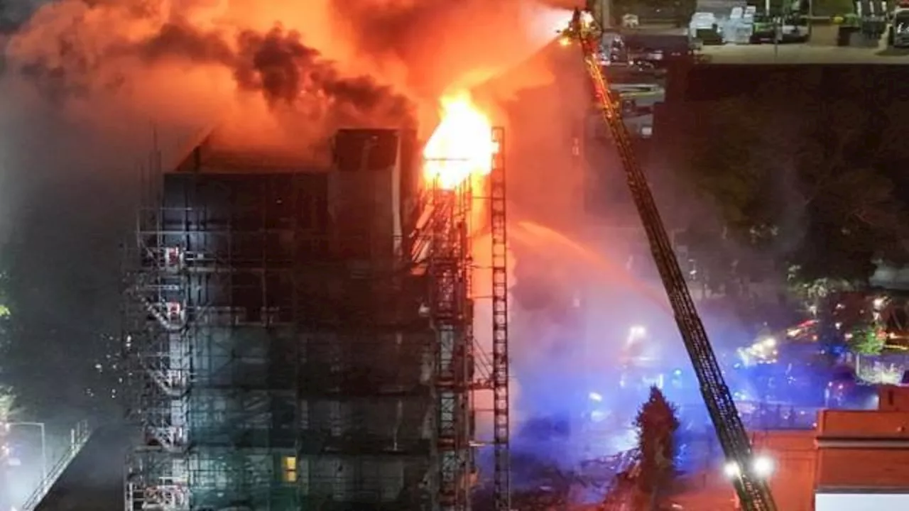 Londra, maxi incendio in una palazzina di 6 piani: oltre 100 evacuati