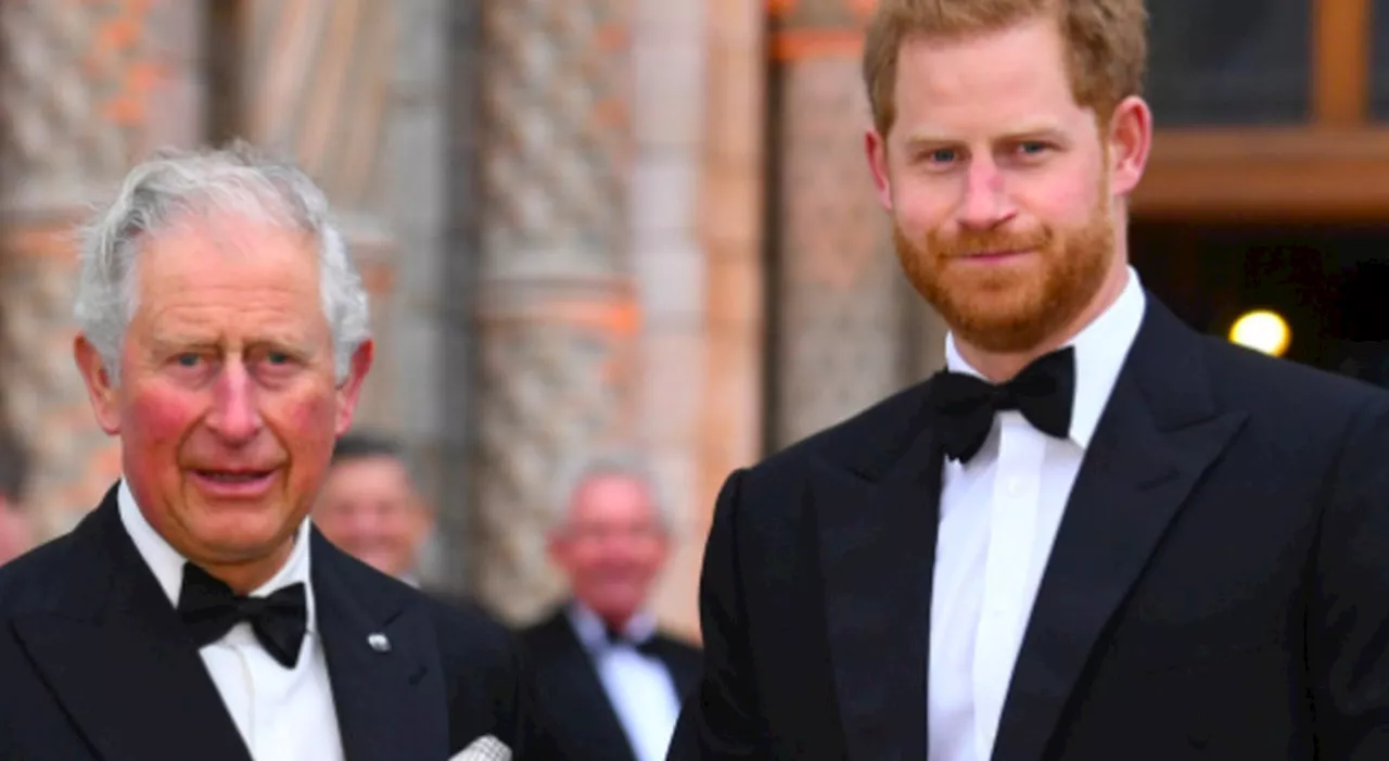 «Re Carlo è aperto alla pace con il principe Harry, è pronto a perdonarlo». Ma William non è d'accordo