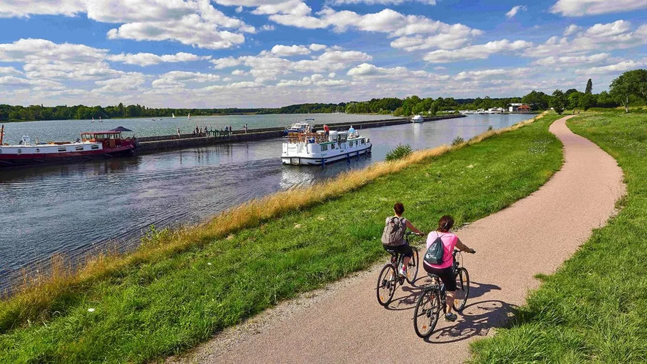 Locaboat et Nomade Aventure allient le tourisme fluvial au vélo et à la marche