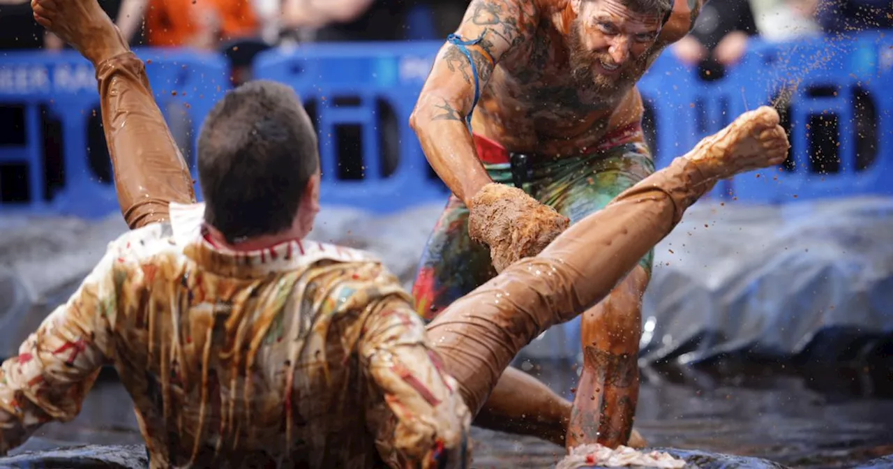 Hundreds turn out for World Gravy Wrestling Championships