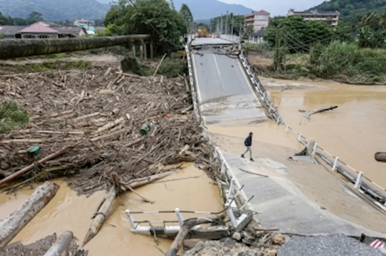 Authorities probing source of drifting logs at site of Slim Village water surge