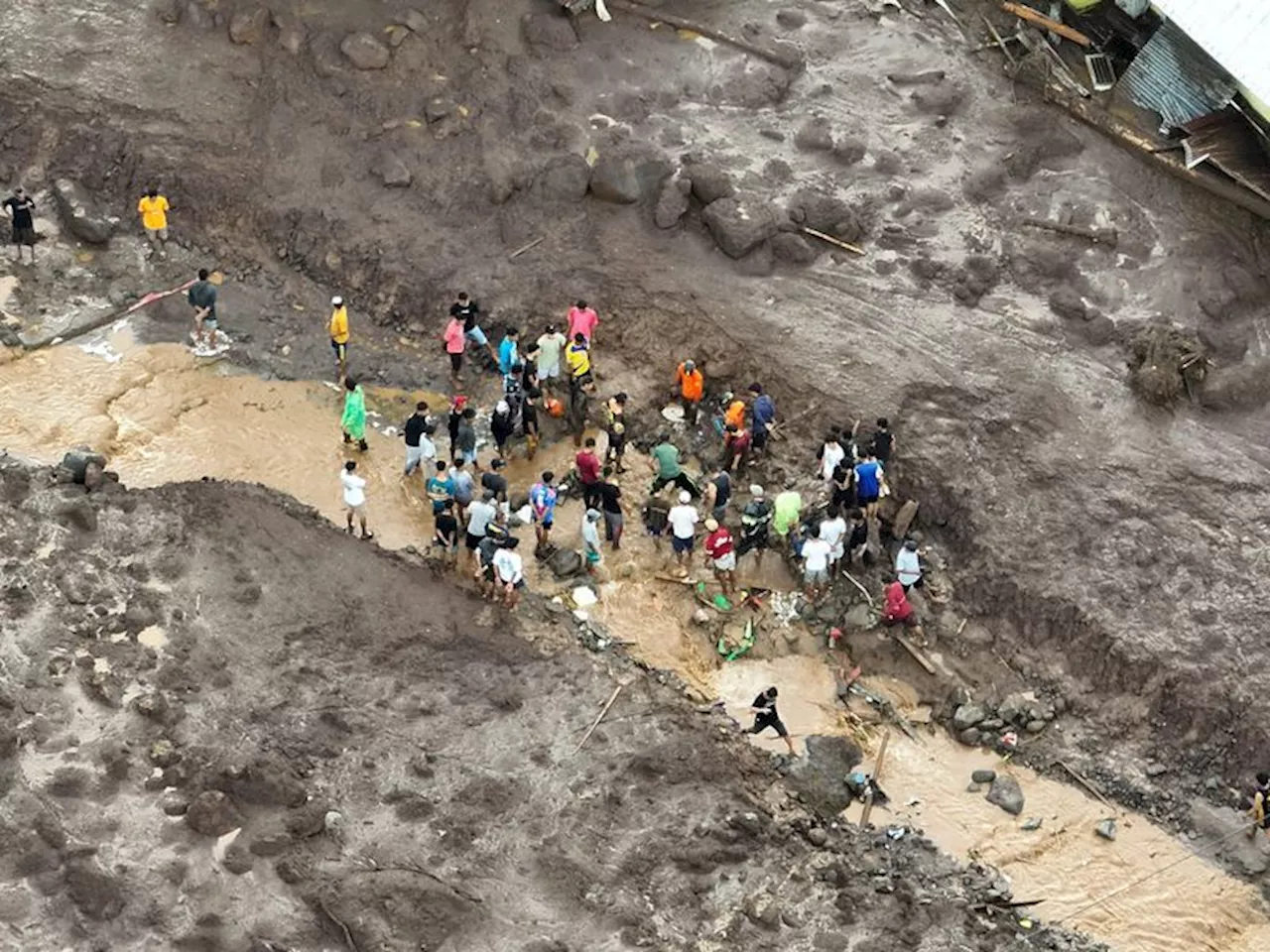 BNPB Salurkan Kebutuhan Logistik dan Dana Operasional untuk Penanganan Banjir Bandang Ternate