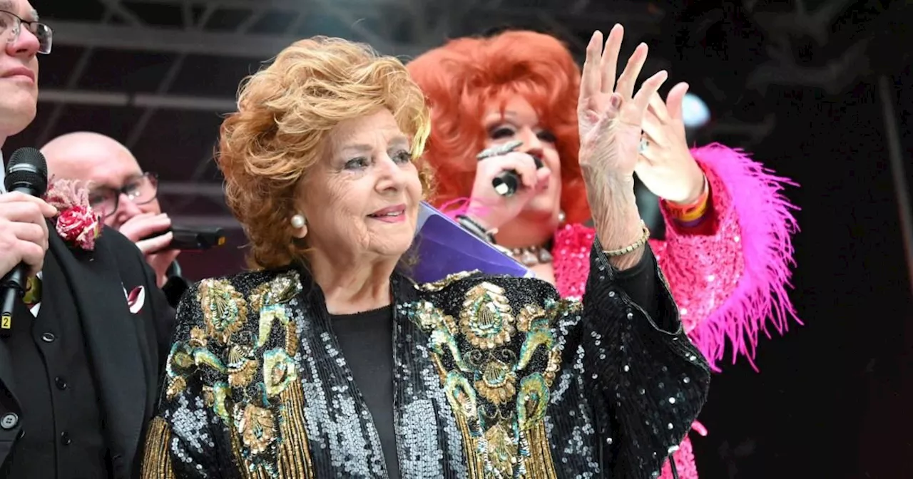 Tearful Coronation Street legend Barbara Knox delivers message