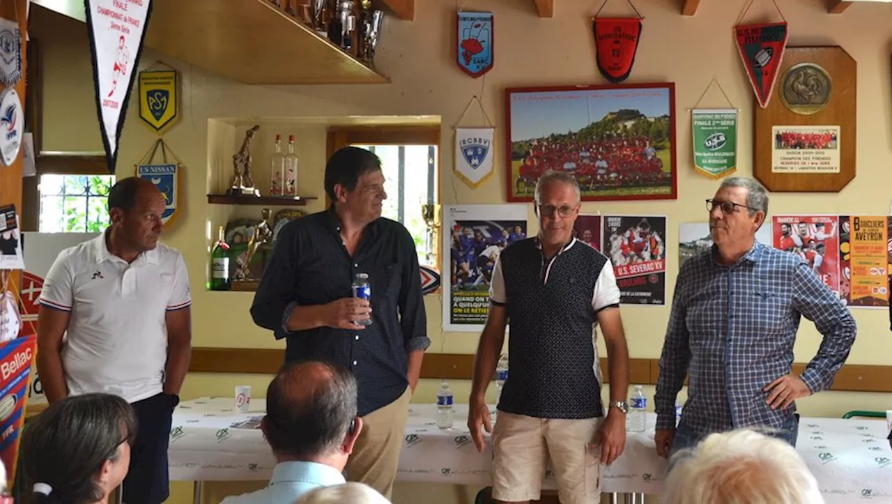 Le président de la Fédération française de rugby, Florian Grill au-dessus des braises à Sévérac-d'Aveyron