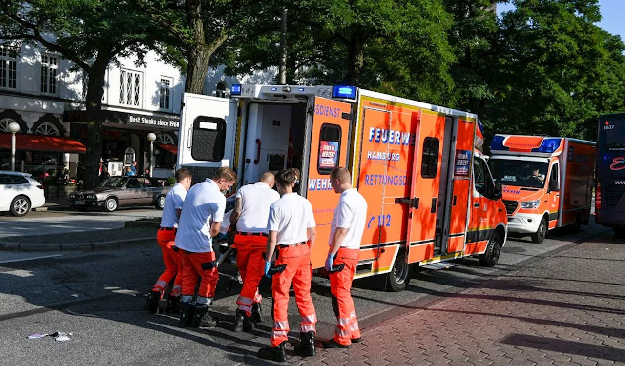 Unfall am Hamburger Hauptbahnhof: Rettungswagen fährt Fußgänger an