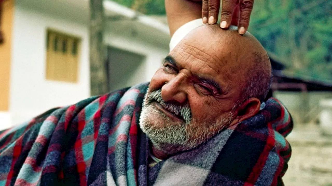 Neem Karoli Baba Tips: चाहते हैं तरक्की पाना और अपनी हर इच्छा पूरी करना? तो पढ़ें नीम करोली बाबा की ये चालीसा