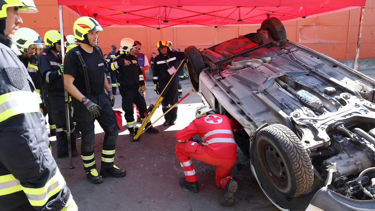 Feuerwehr und Rotes Kreuz übten in Judenau Rettungseinsätze