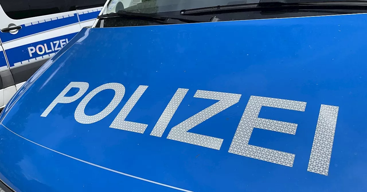 Auto ausgewichen: Junge Radfahrerin fährt an Paderborner Kreuzung in einen Busch