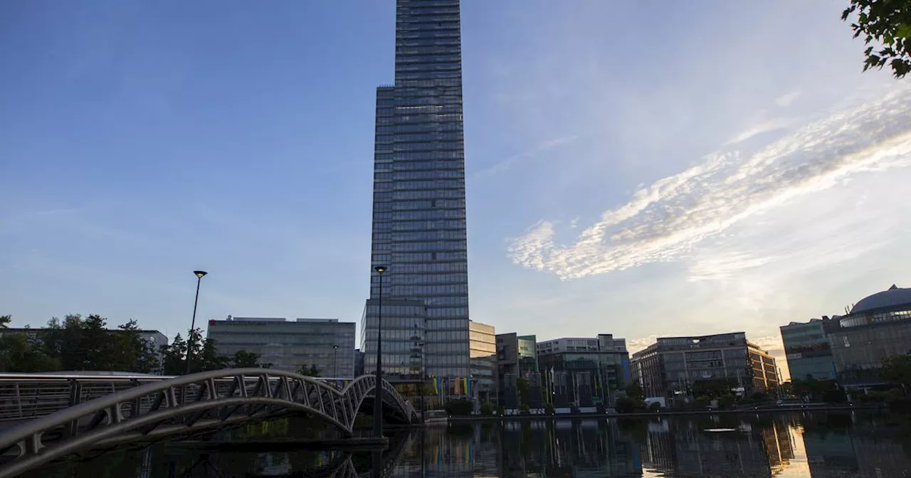 Deutsche Treppenlaufmeisterschaft in Köln: Erst geht es zu Fuß hoch, dann mit dem Aufzug nach unten