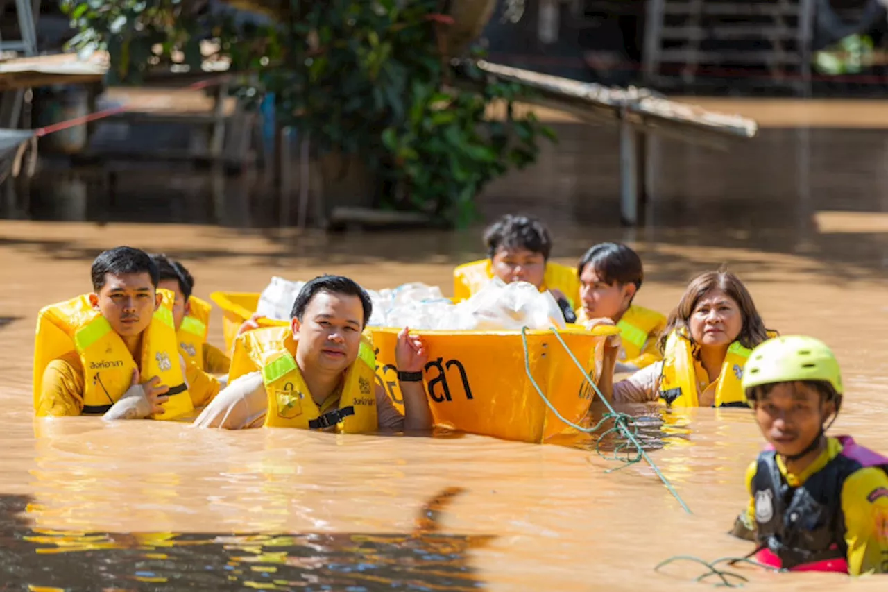 สิงห์อาสา ระดมเครือข่ายกู้ภัย-นักศึกษา ลุยน้ำท่วมช่วยชาวบ้านที่สุโขทัย และพื้นที่ภาคเหนือต่อเนื่อง