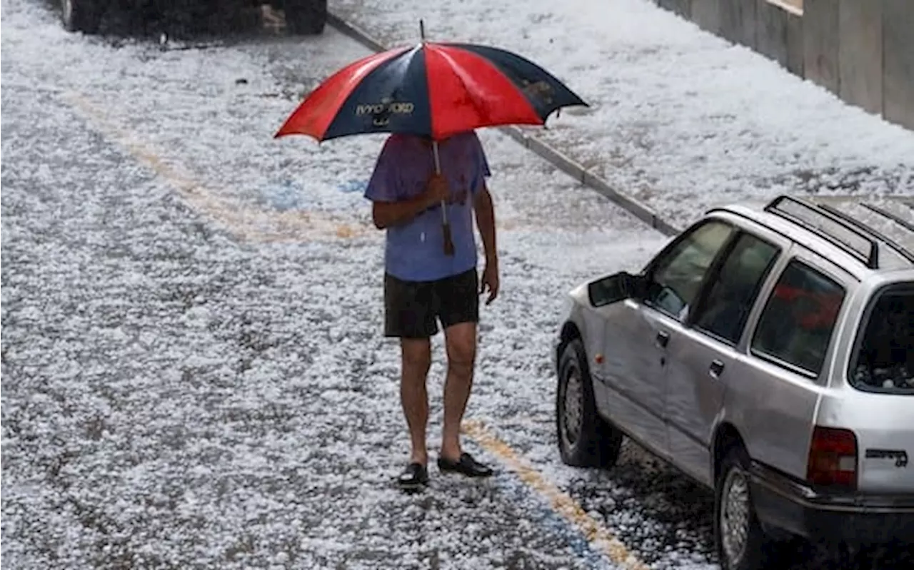 Meteo, allerta maltempo per pioggia e grandine: ecco dove