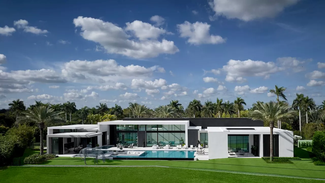 This Florida house is devoted to light, art and views