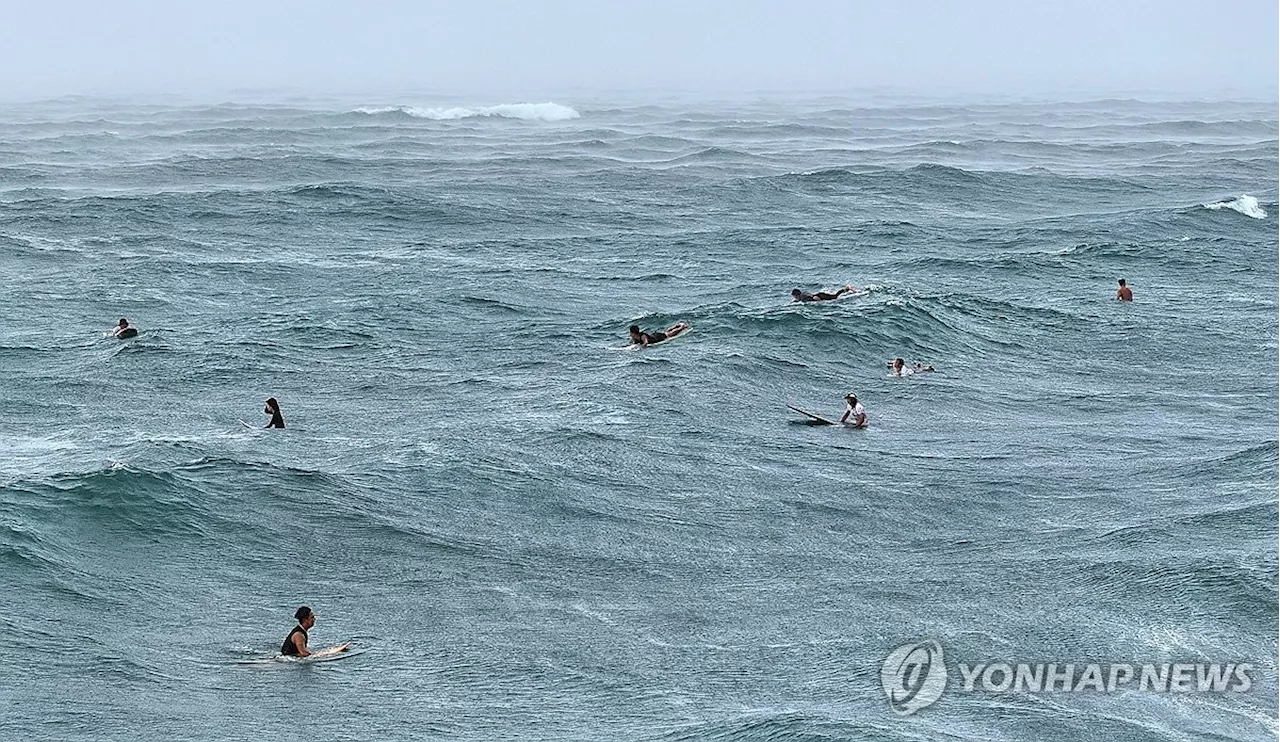 전국 흐리고 곳곳 소나기…낮 최고기온 33도