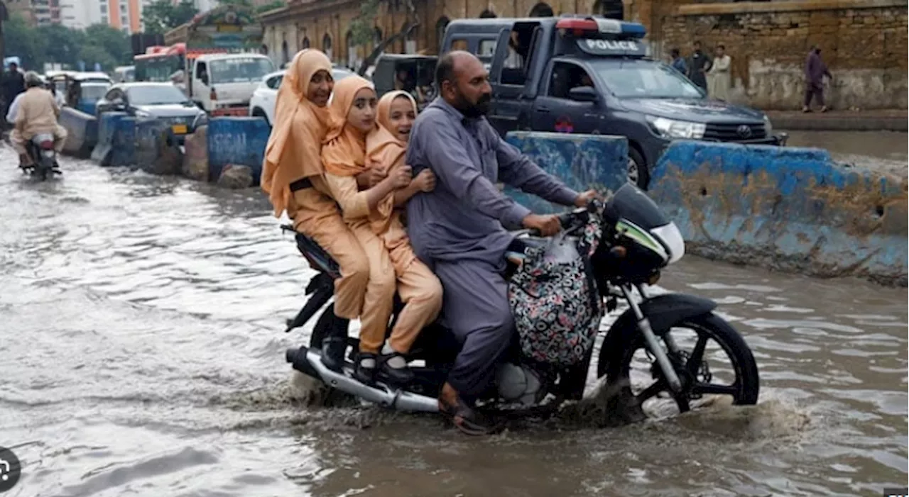 Roads flooded as heavy monsoon showers batter Karachi, southern Sindh