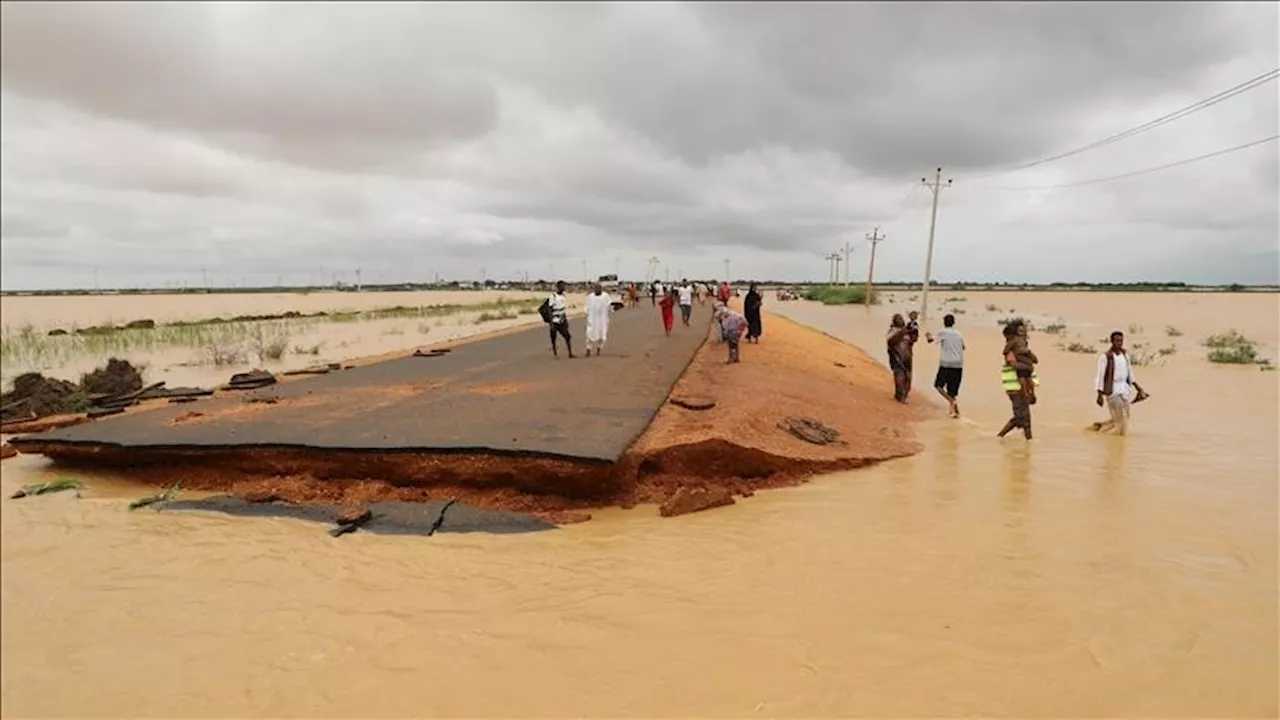 انهيار مئات المباني وقطع طرق جراء السيول شمال السودان