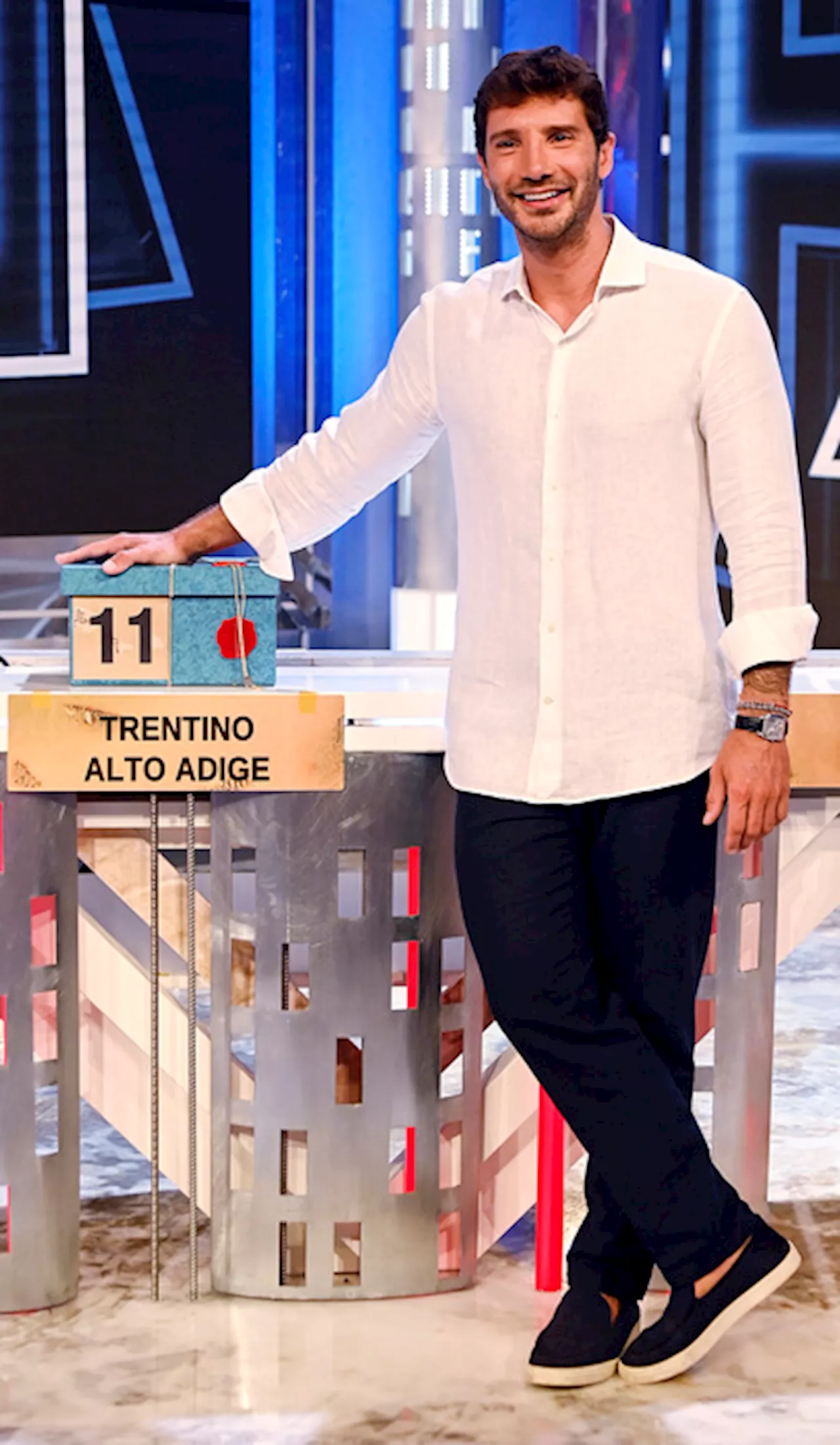 Affari tuoi torna vintage, De Martino 'cerco la strada'