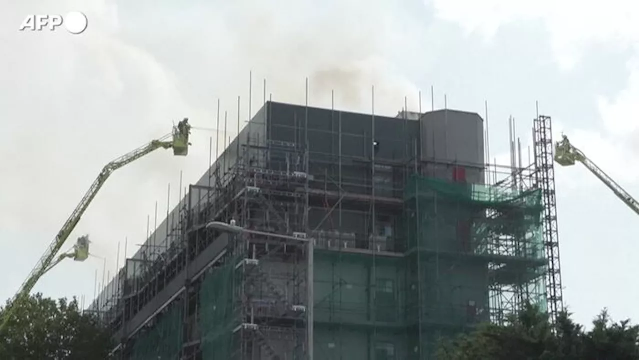 Incendio in un condominio, Londra rivive l'incubo Grenfell Tower