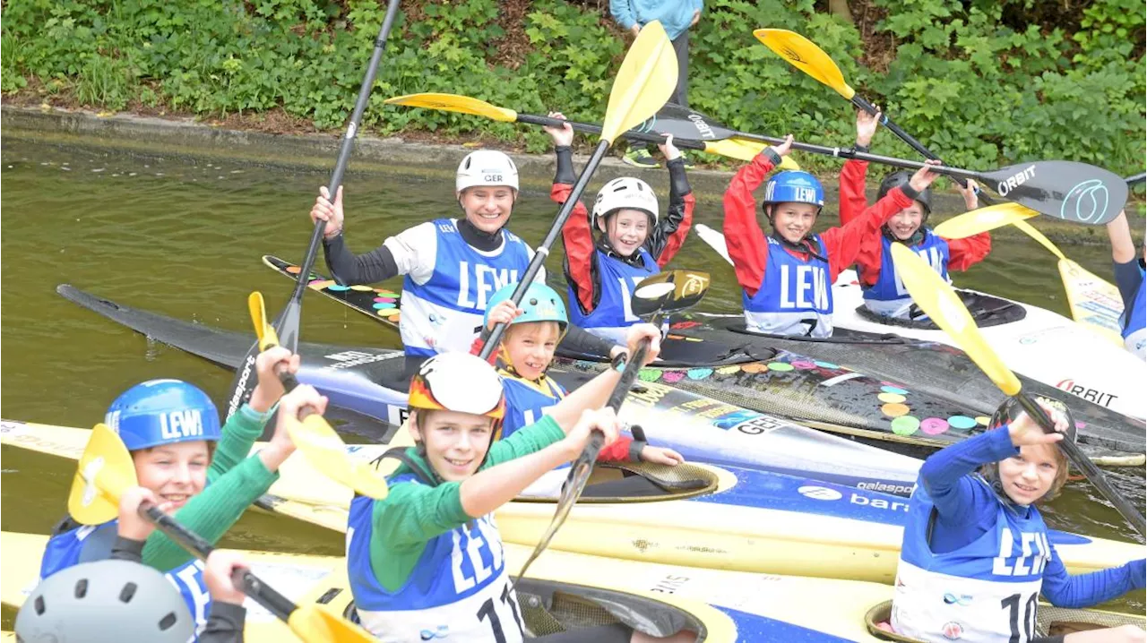 Seite an Seite mit Silbermedaillengewinnerin Elena Lilik durch den Eiskanal