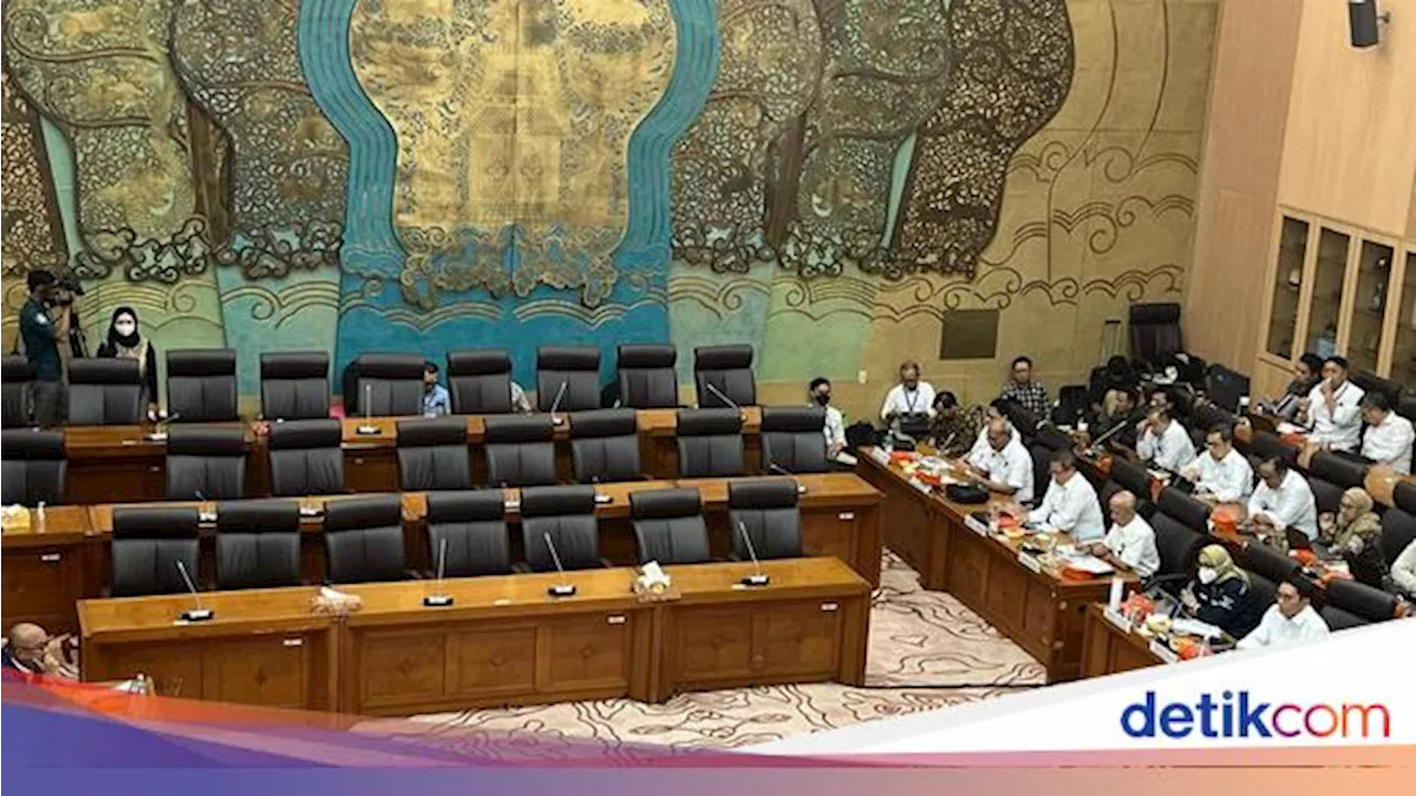 2 Hari Berturut-turut Bahlil Rapat dengan DPR, Kini Bareng Bos PLN & Pertamina