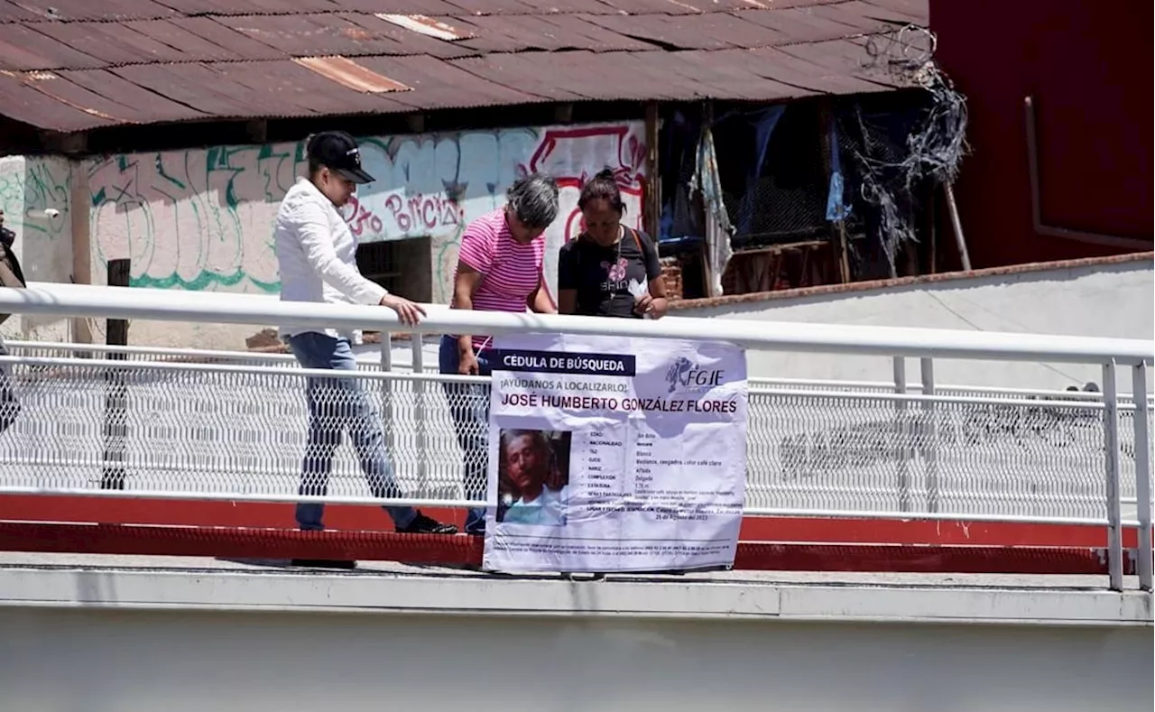 Colectivos de madres buscadoras colocan fichas de desaparecidos en puentes peatonales de Zacatecas