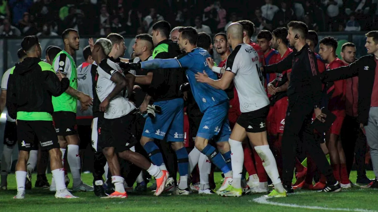 Nikão expressa 'repúdio' contra segurança que ameaçou jogadores do Athletico