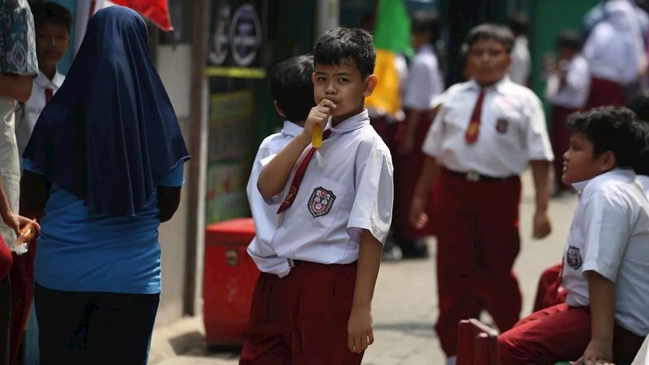 Cek Kantin Sekolah, Ada Jajanan Anak Mengandung Mikroplastik