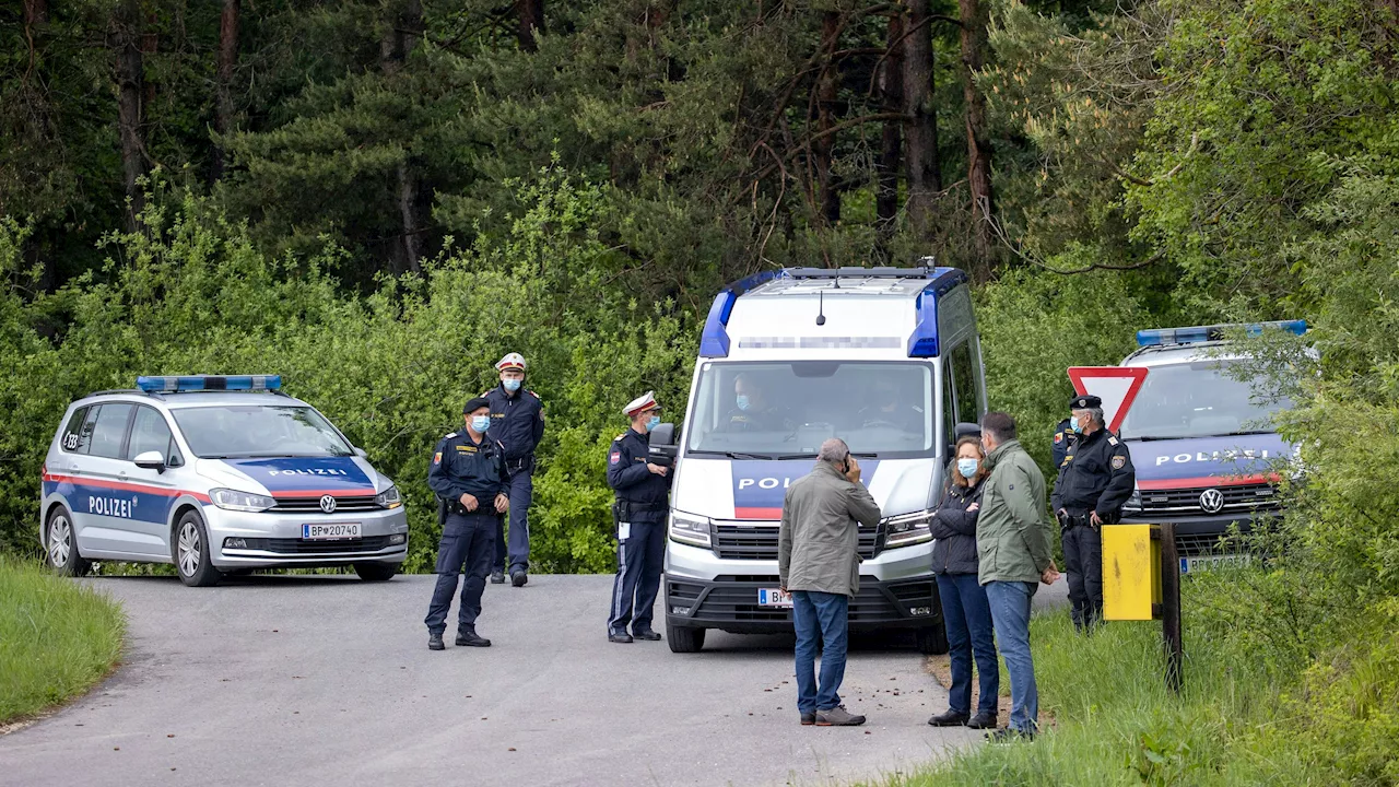 Autofahrer verliert Kontrolle und überschlägt sich