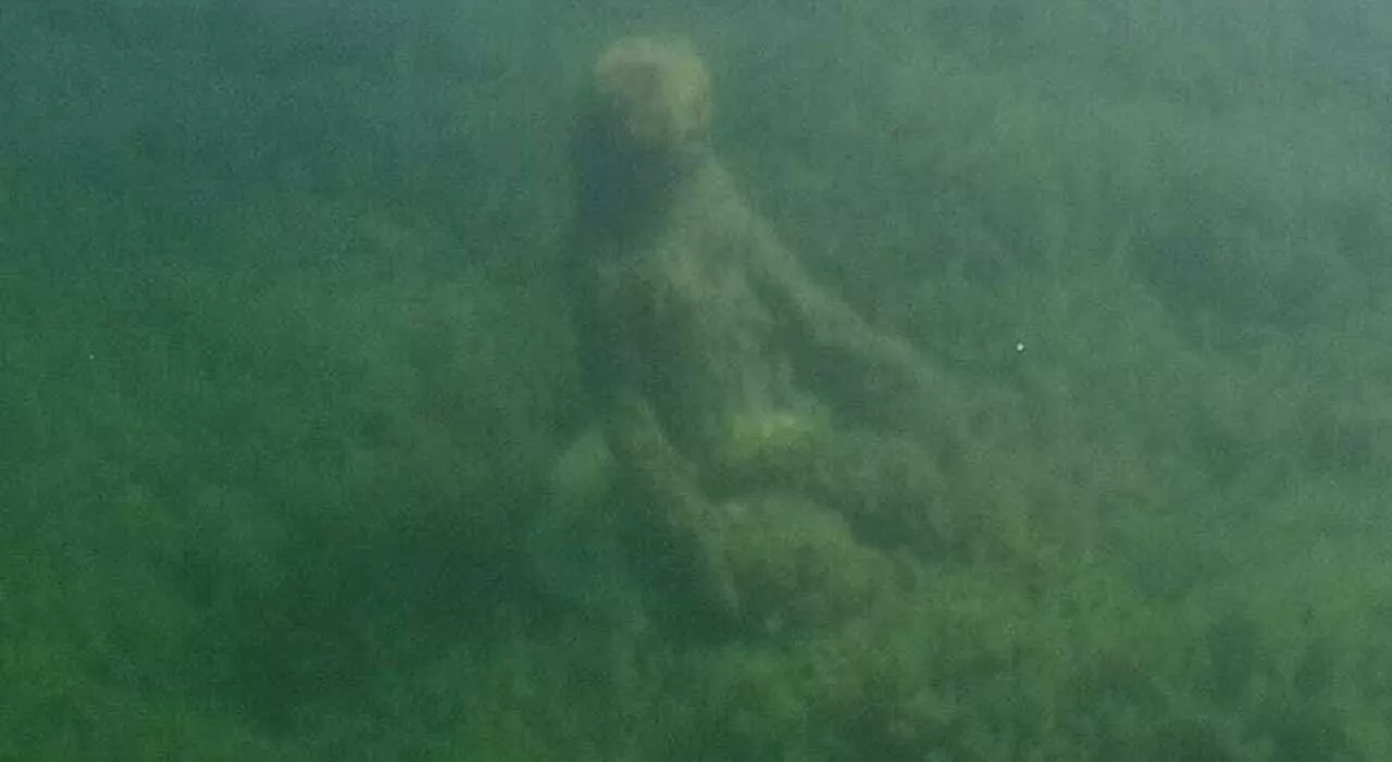 Caldo anomalo, scoperta la Dea del Lago di Vico”: la meravigliosa statua alta oltre 1 metro