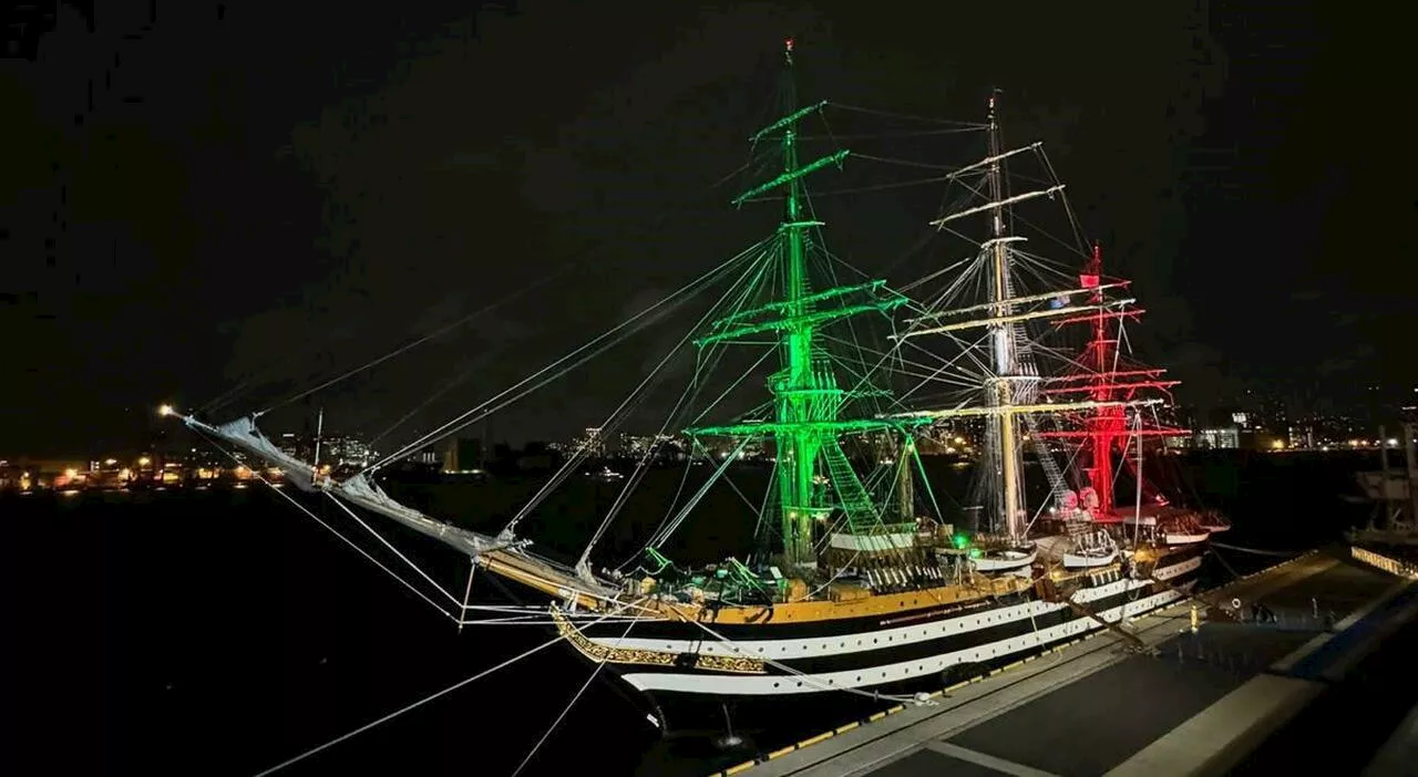 L'Amerigo Vespucci in Giappone, il tricolore della nave più bella del mondo illumina il porto di Tokyo