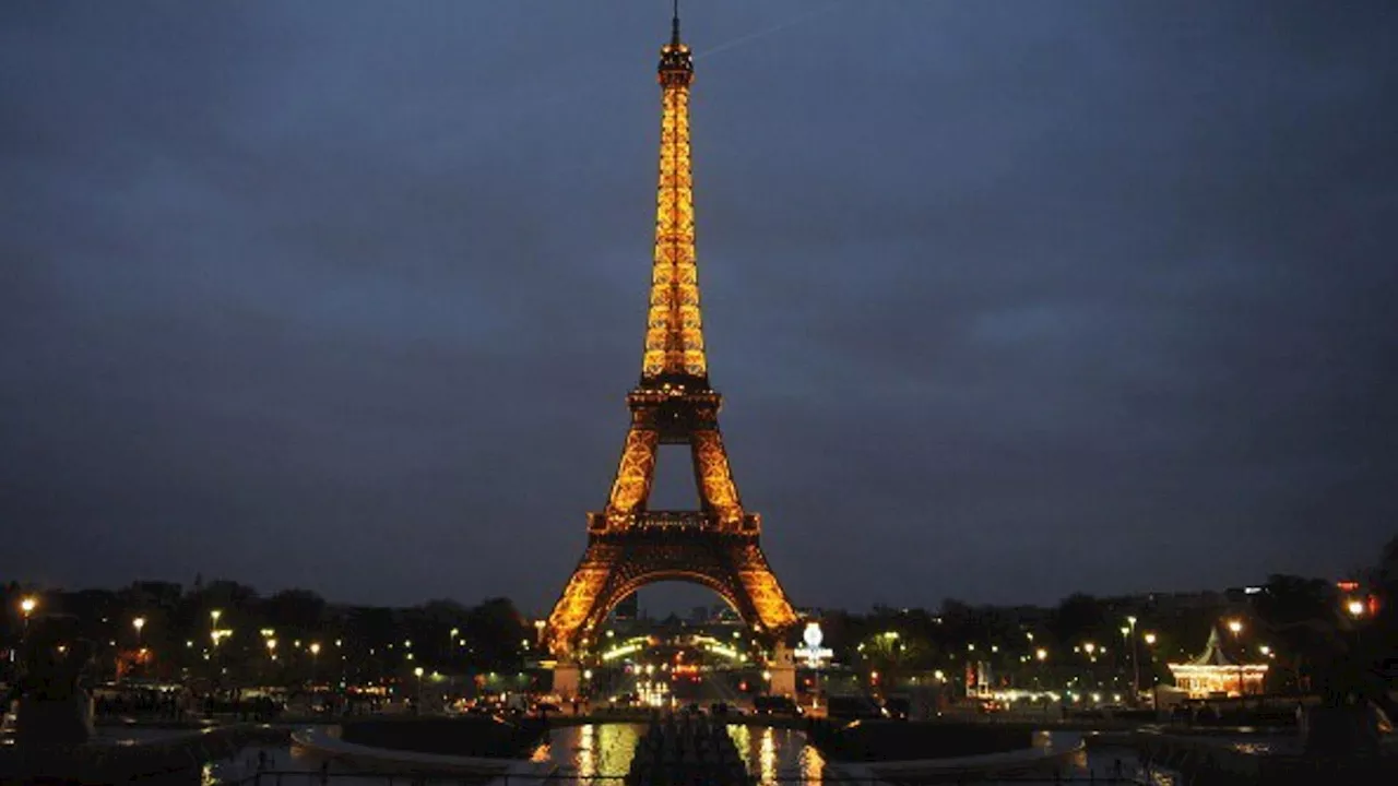 ¿Por qué la Torre Eiffel aumenta de tamaño cada verano?