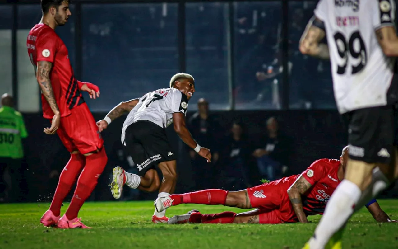 Emerson Rodríguez celebra primeiro gol pelo Vasco: 'Muito contente'