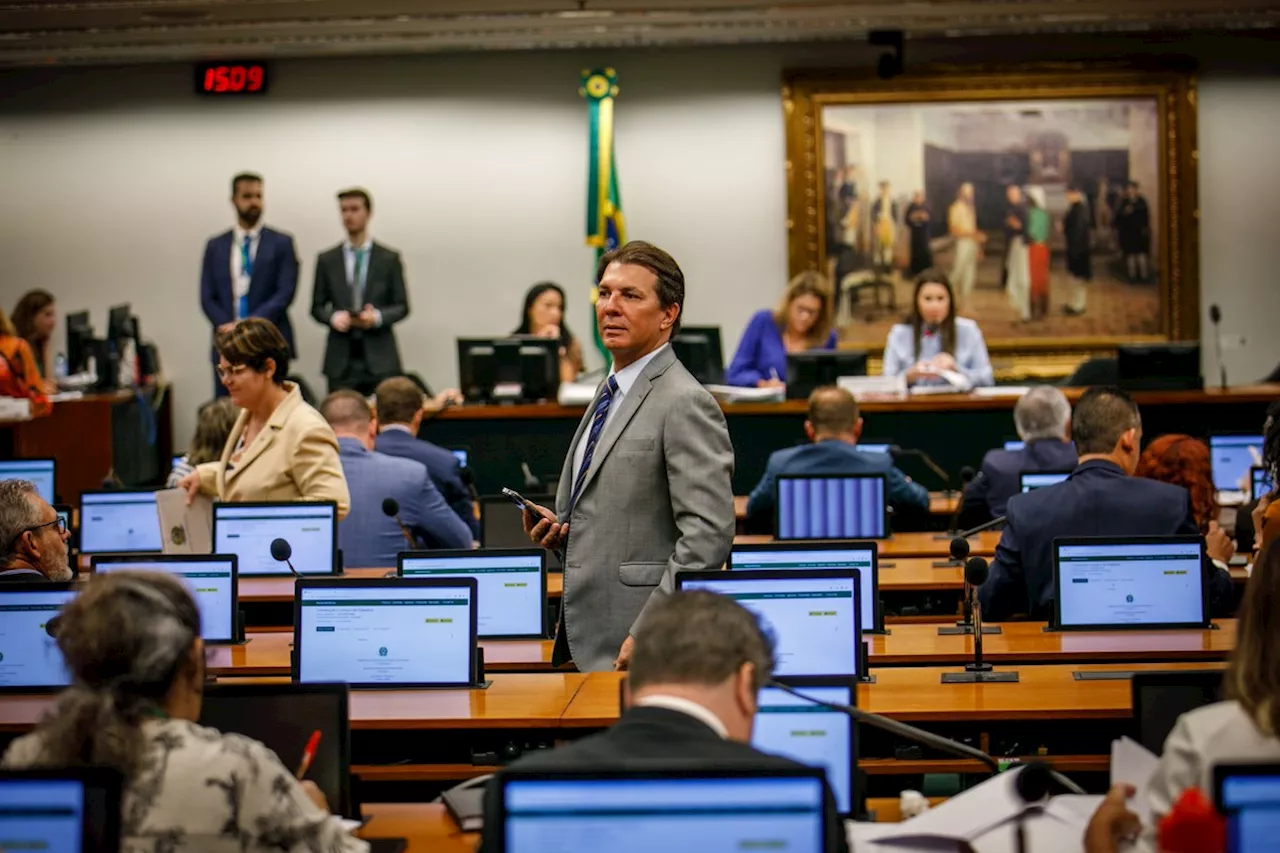 CCJ da Câmara pode votar quatro propostas que têm o STF como alvo nesta terça-feira