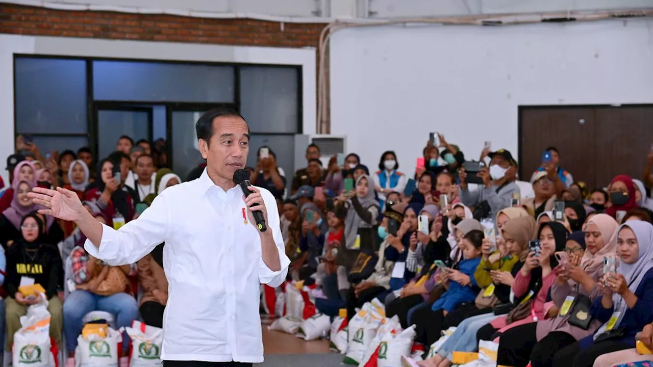 10 Tahun Jokowi, Program Bansos hingga Investasi Belum Efektif