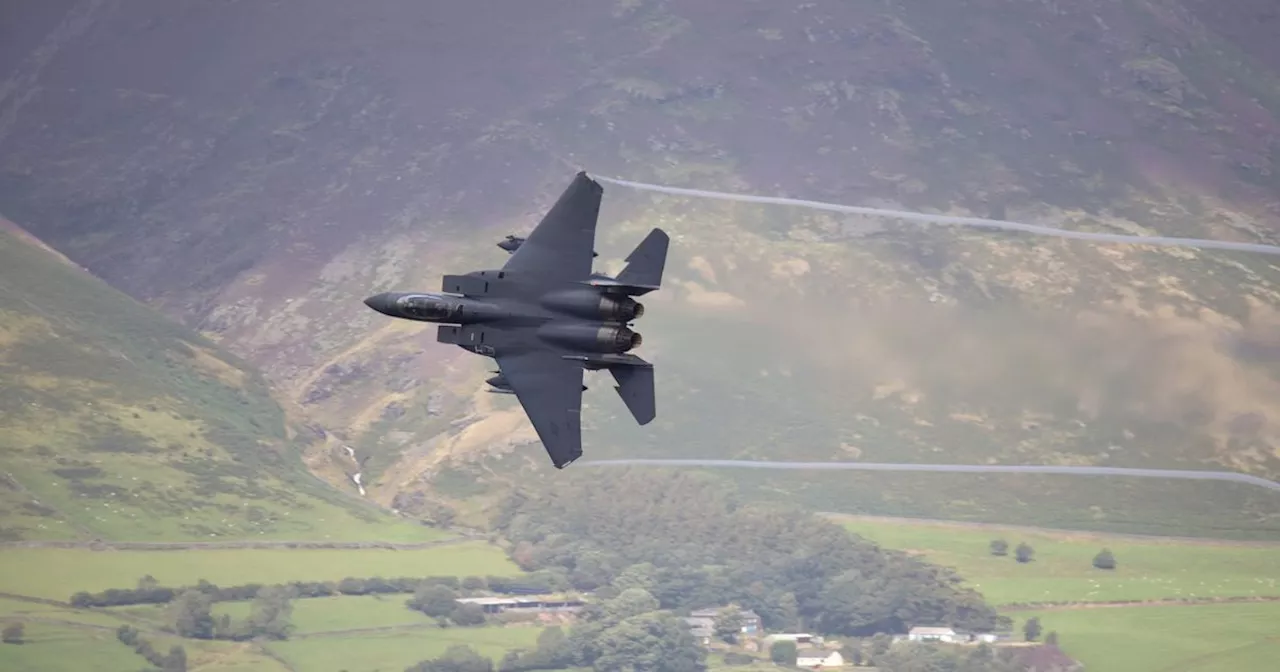 Incredible moment fighter jets spotted flying Top Gun-style over beauty spot