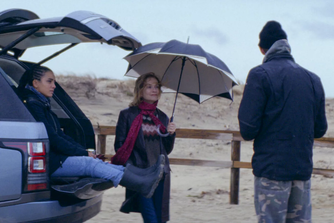 « La Prisonnière de Bordeaux » : un film noir profondément politique avec Isabelle Huppert et Hafsia Herzi