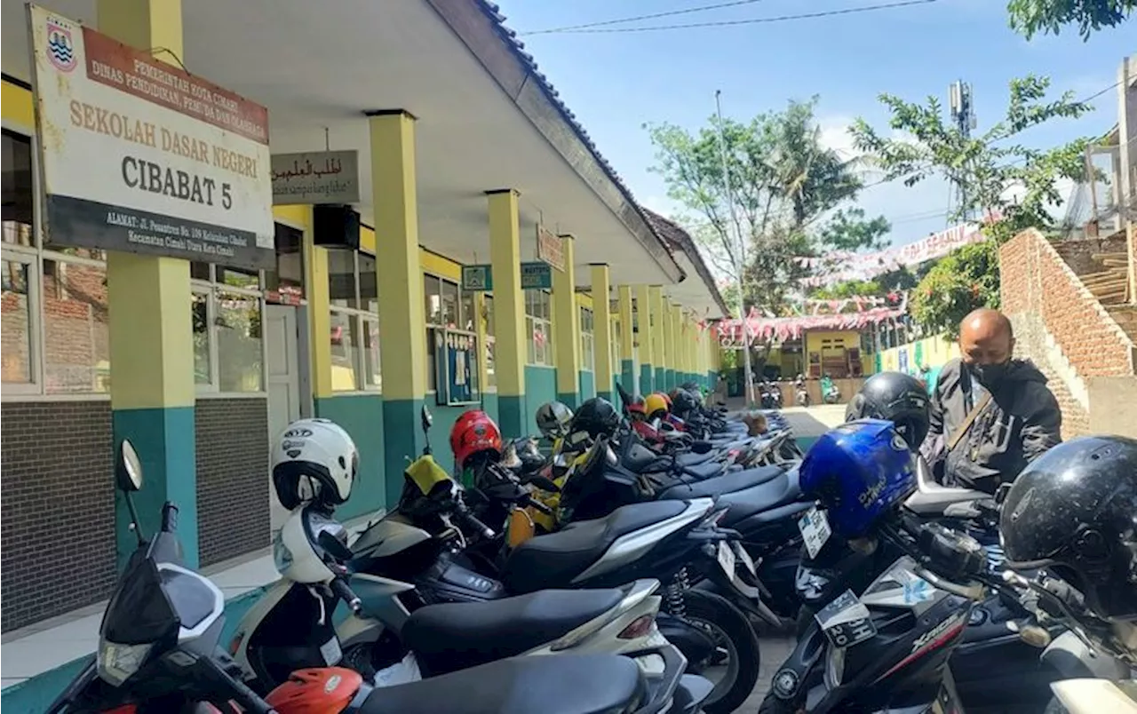 Murid SD Diliburkan, Halaman Sekolah untuk Parkir Pendukung Pasangan Calon ke KPU Cimahi