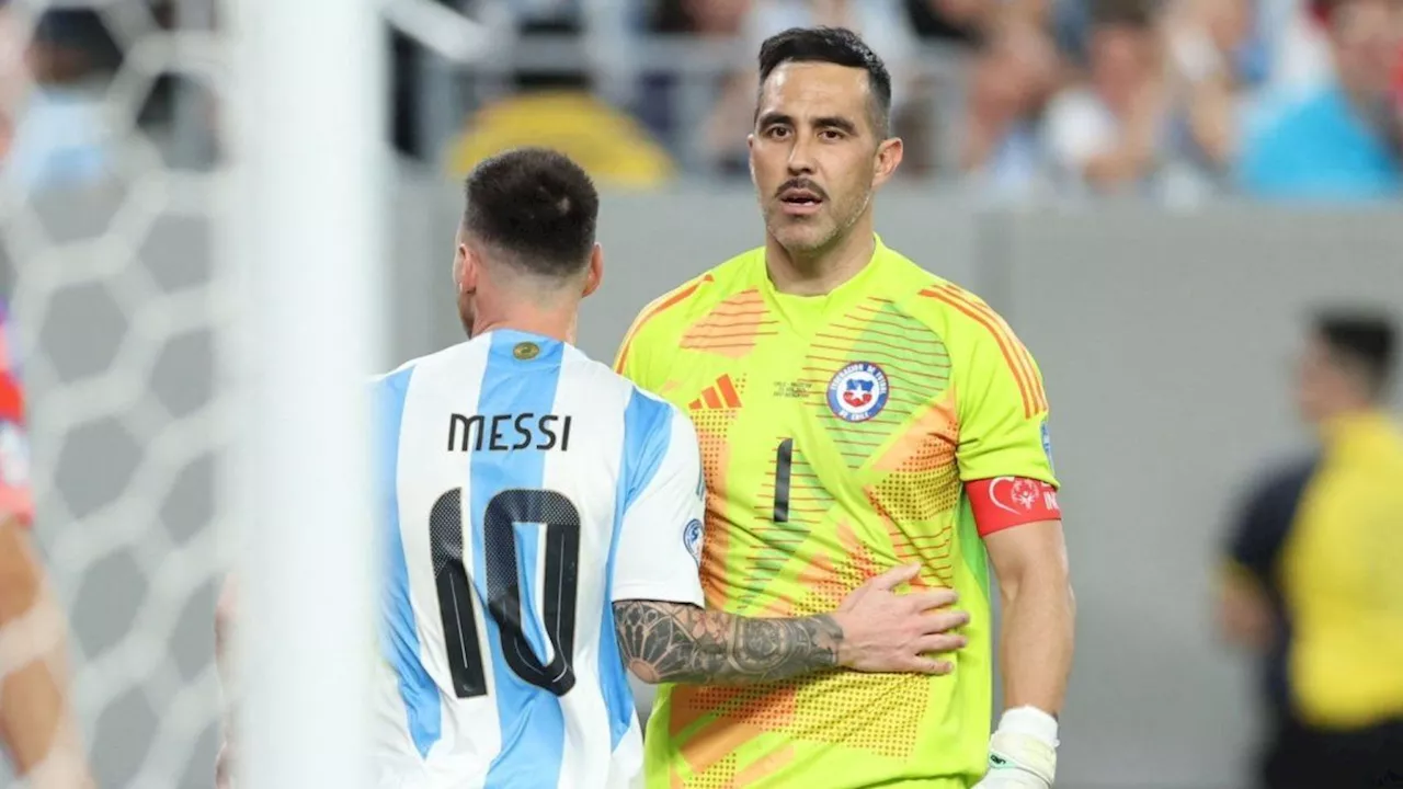 Claudio Bravo, histórico arquero de Chile, se retiró del fútbol profesional