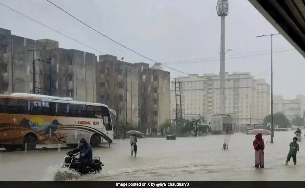 गुजरात के सौराष्ट्र और कच्छ में भारी बारिश, मौसम विभाग ने जारी की चेतावनी